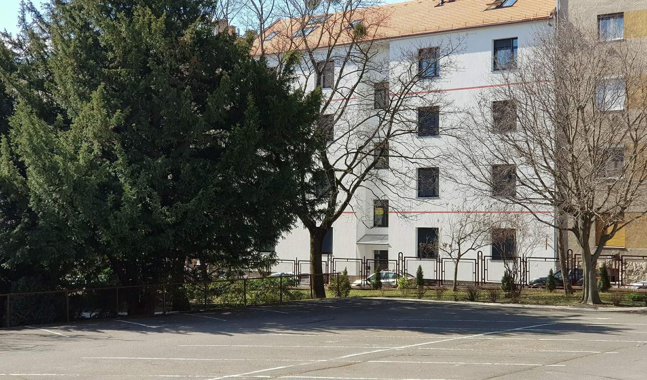 Mini Flat Apartman Печ Екстериор снимка